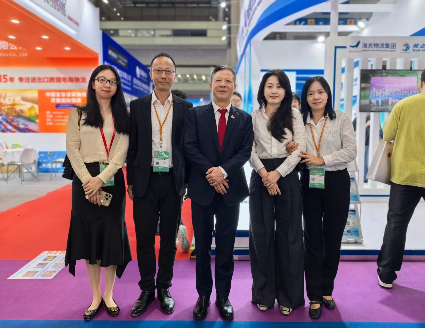 Senior managements of the Shining Ocean Logistics Group met with HPL